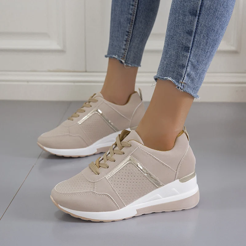 Sneakers Dam Platform med Kilklack - Wedge Sneakers Dam med Guld Detalj - Bekväm Platå Sneakers med Snörning - Beige, Vit, Grå, Rosa - 35 till 43