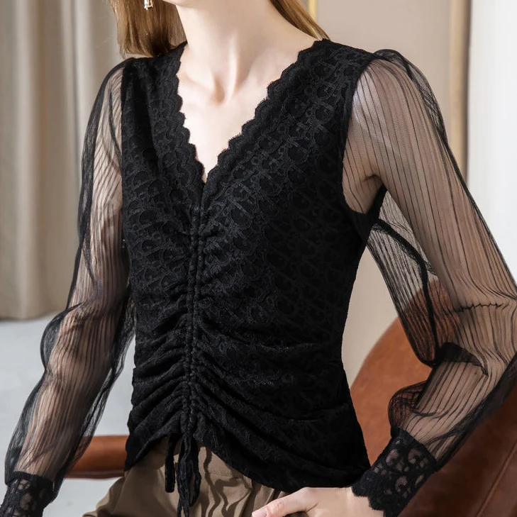 Blus Dam Spets med V-hals och Rynk - Elegant Spetsblus med Knyt och Puffärm - Svart Spets Blus med Sheer Ärm - Svart, Beige - S till XXL