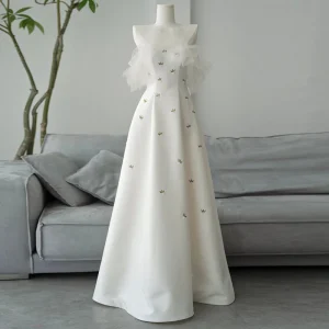 Bridal - Off-Shoulder Bröllopsklänning i Tyll med Broderade Blommor - Aurora