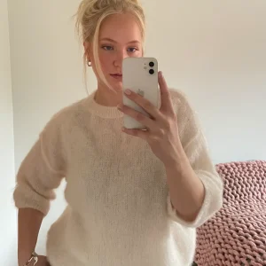 Mohairstickad Sabrina