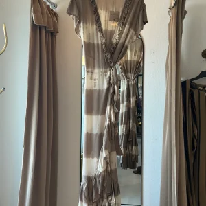Coconut Milk, Long Wrap dress - Taupe/White
