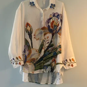 Blus med vackert blommönster - vit