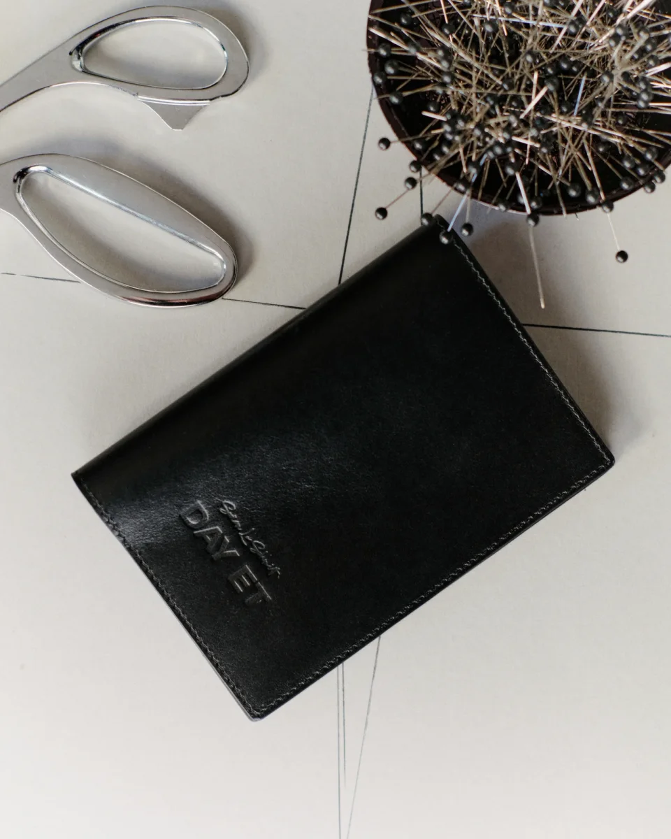 SLS x DAY ET Passport Holder - Bild 3